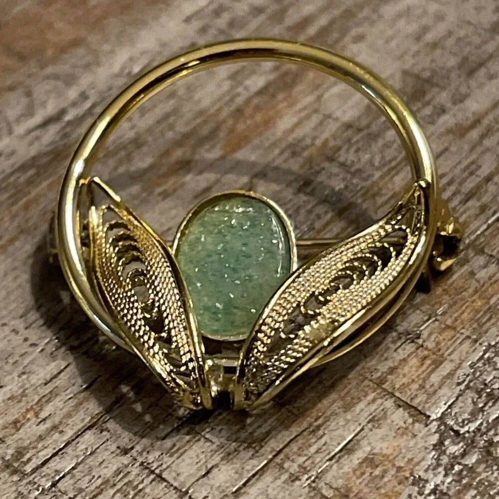 Vintage Gold Tone Genuine Jade Cabochon Filigree Leaves Round Brooch Pin‎ In Box